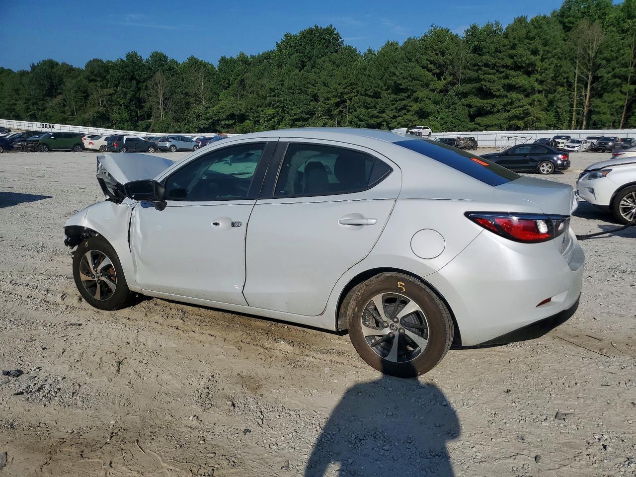 2019 Toyota Yaris L - Image 2