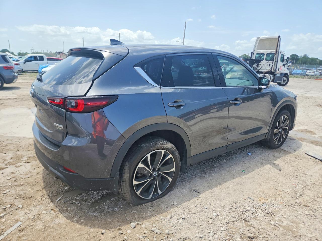 2023 Mazda Cx-5 Premium - Image 3