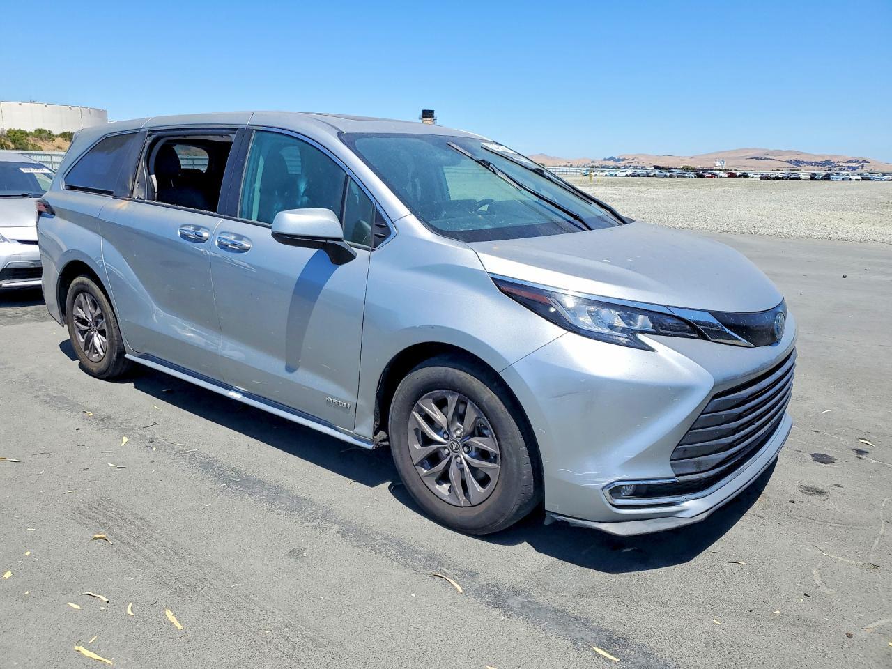 2021 Toyota Sienna Xle - Image 4