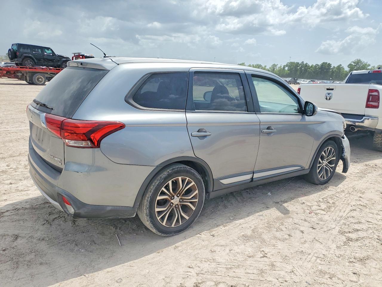 2016 Mitsubishi Outlander Se - Фото 3