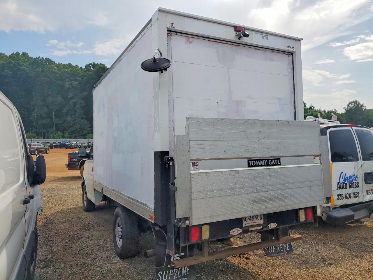 2021 Chevrolet Express Box Truck - Image 2