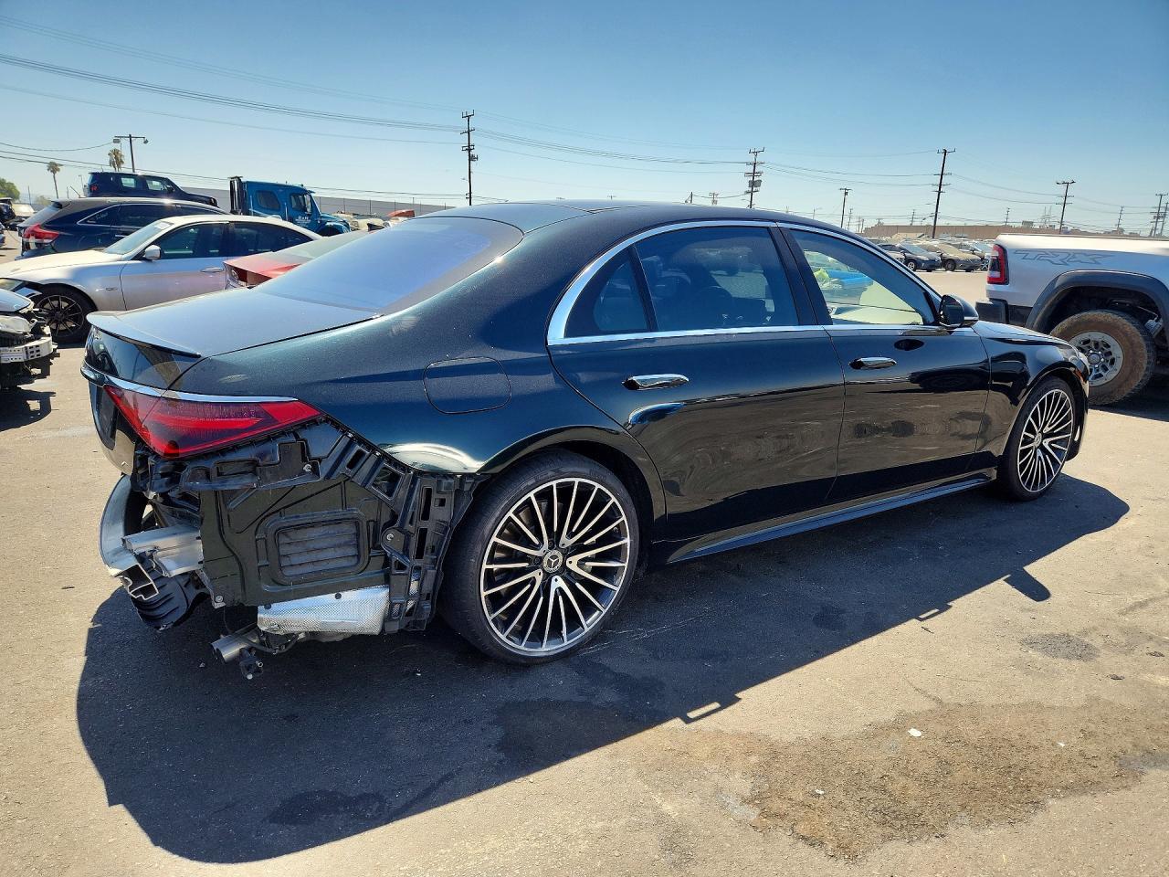 2022 Mercedes-Benz S 500 4Matic - Image 3