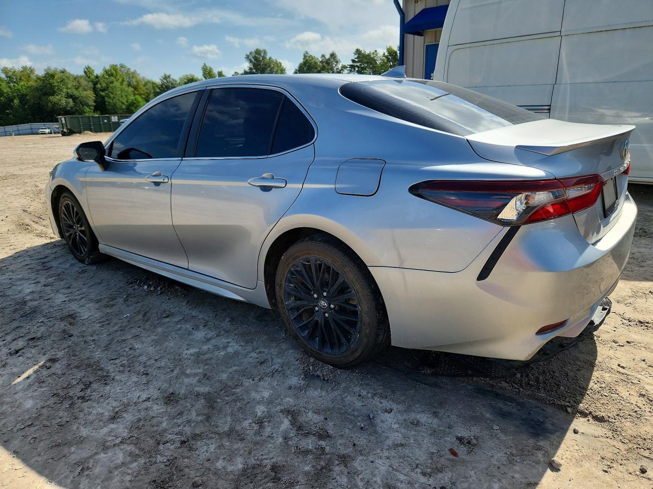 2021 Toyota Camry Se - Фото 2