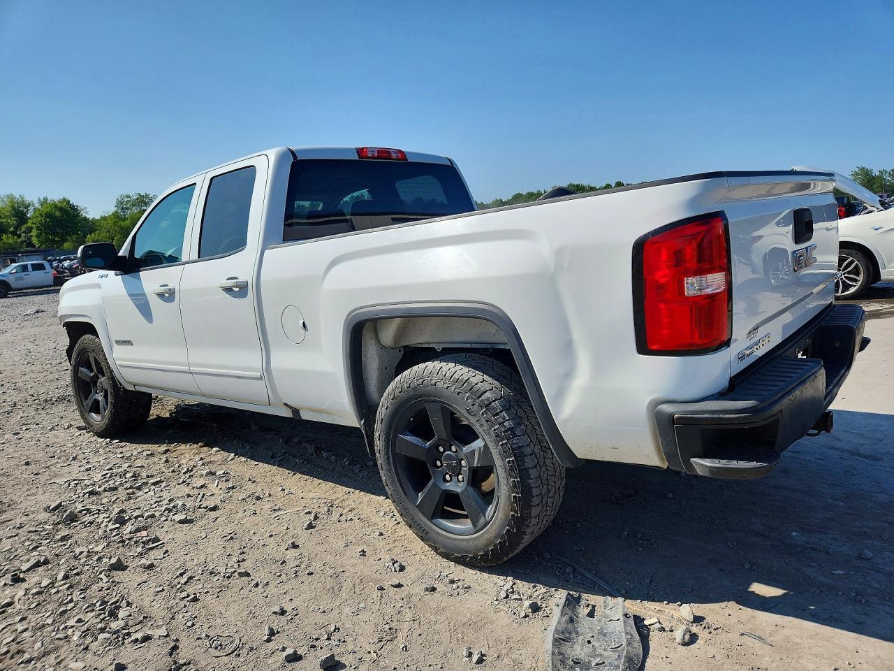 2018 GMC Sierra K1500 - Image 2