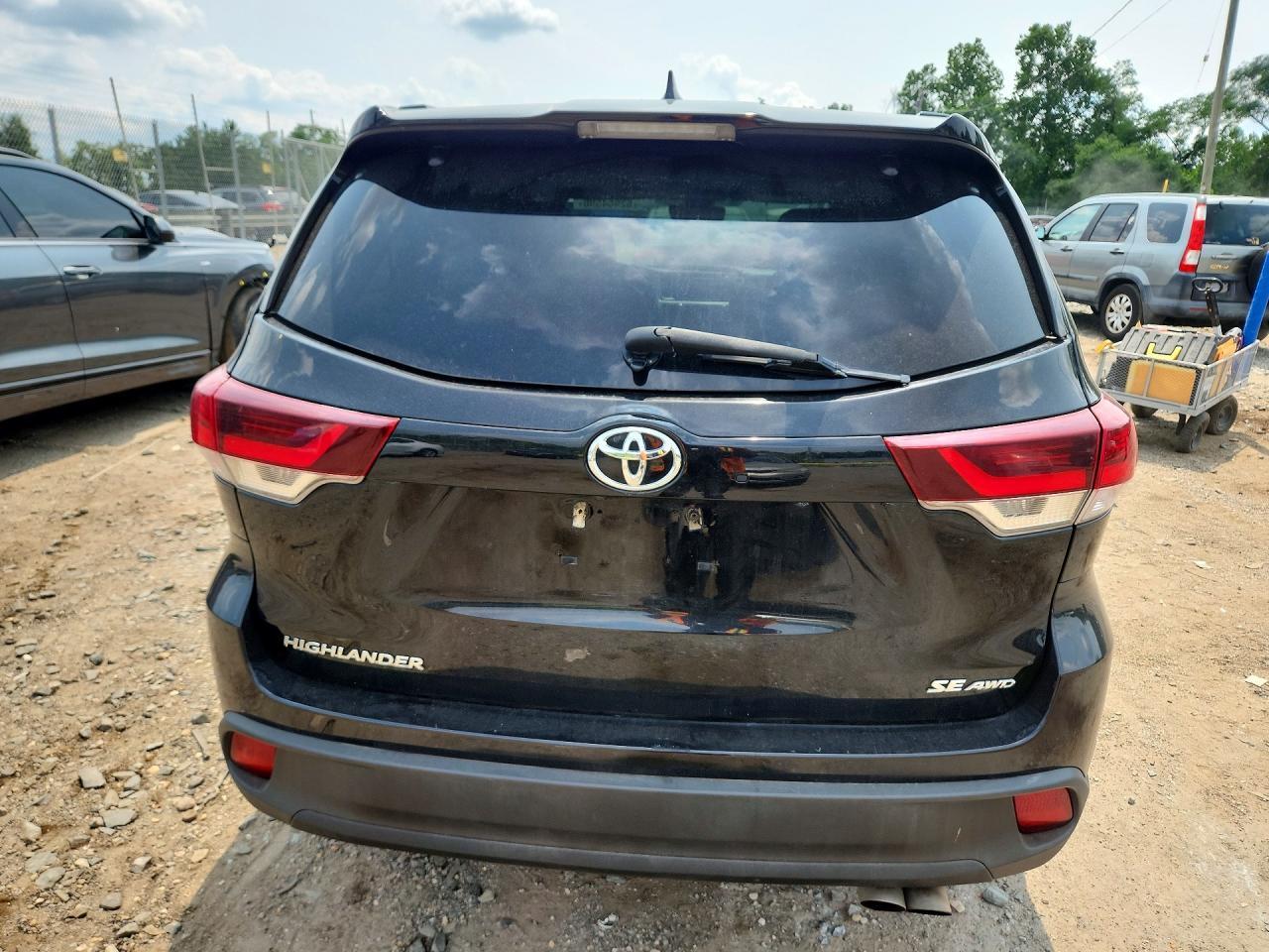 2019 Toyota Highlander Se - Фото 6