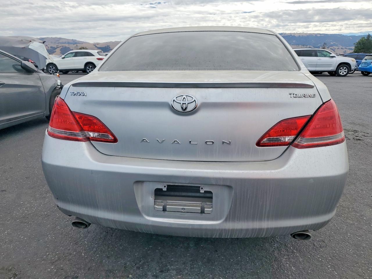 2005 Toyota Avalon Touring - Image 6