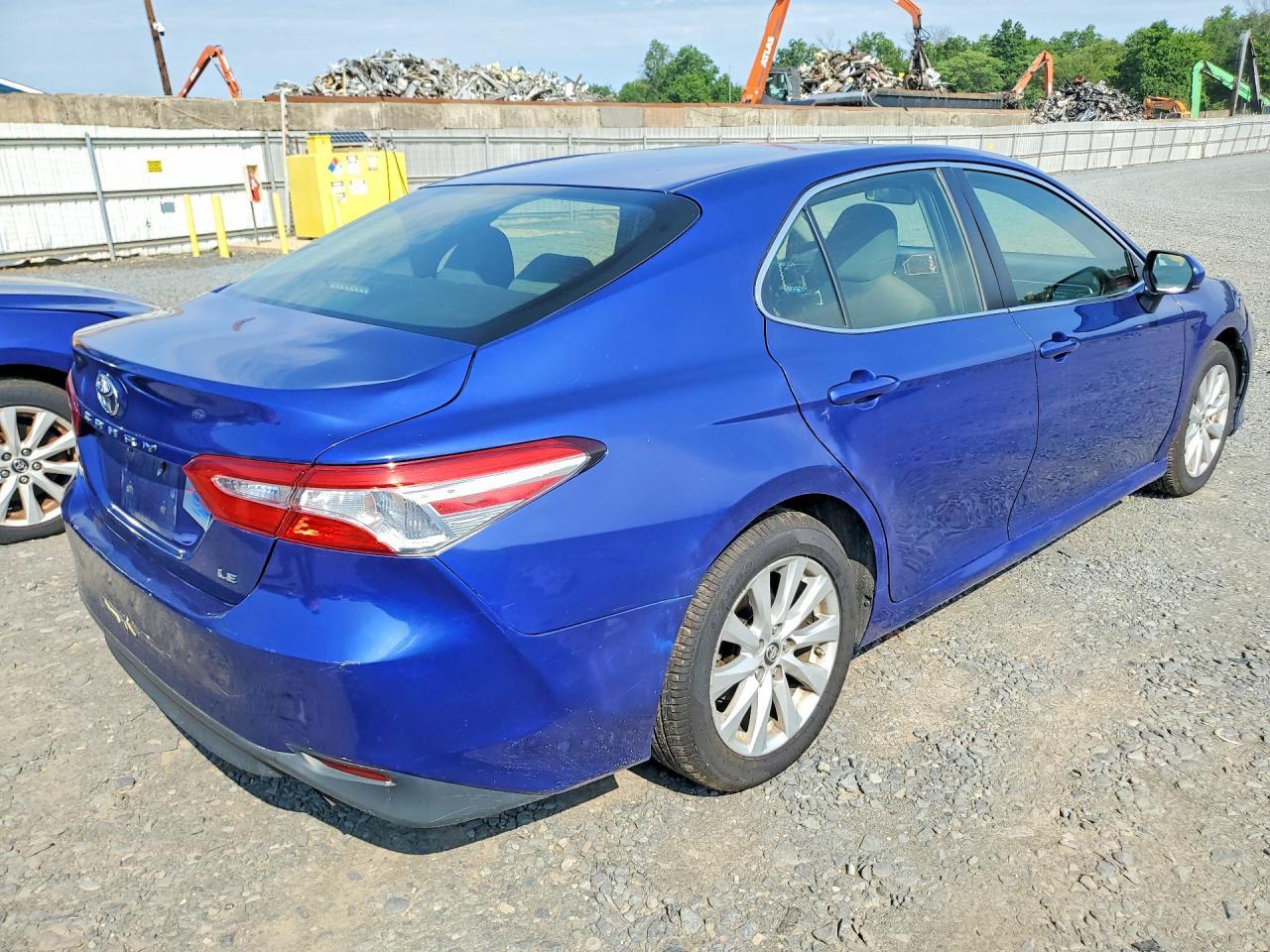 2018 Toyota Camry Le - Фото 3