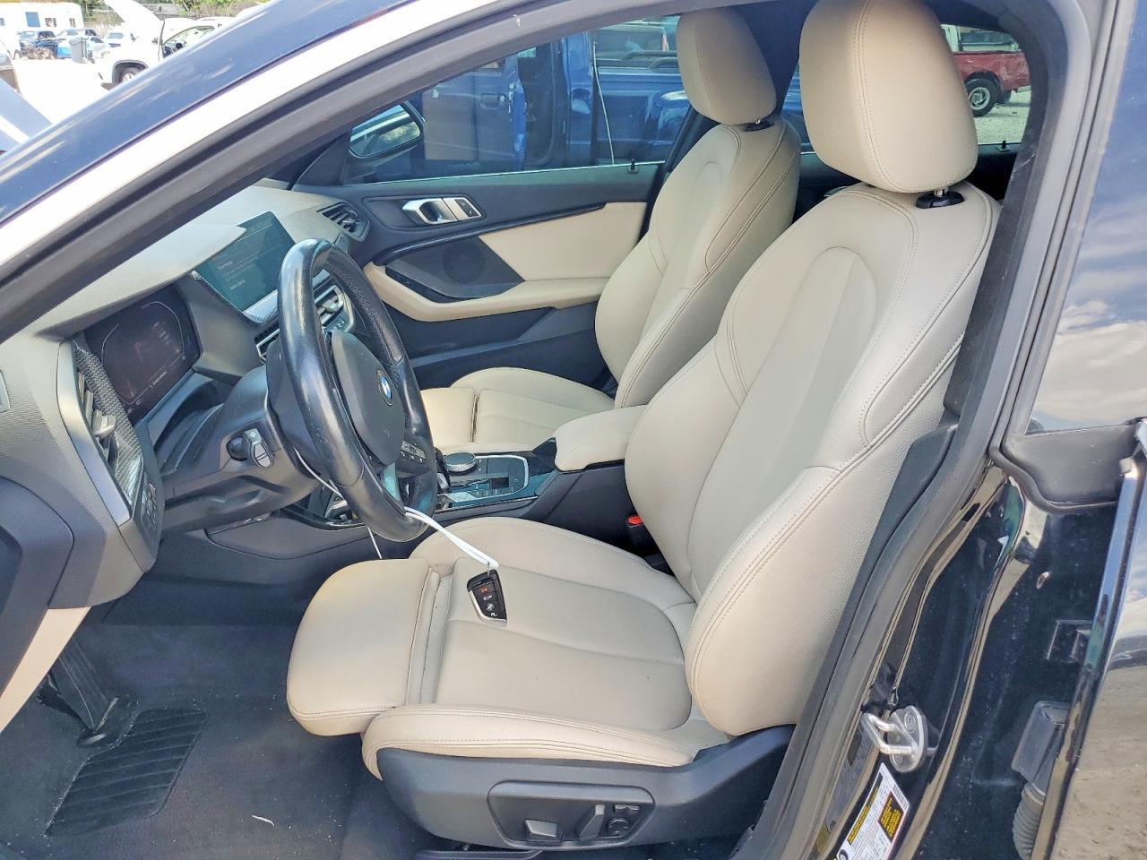 2022 BMW 228Xi - Фото 7