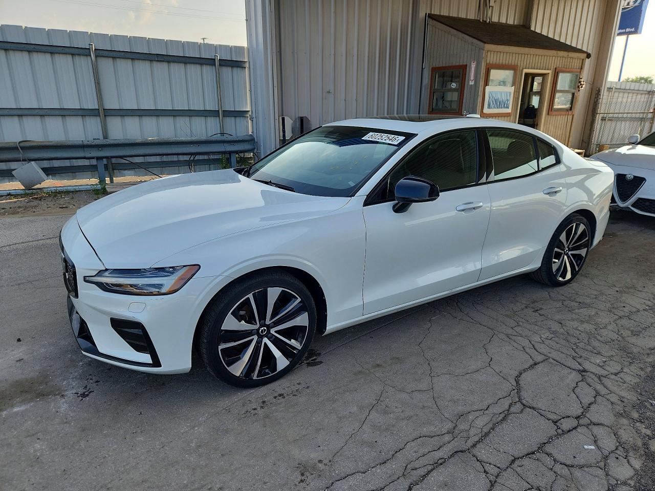 2022 Volvo S60 B5 Momentum