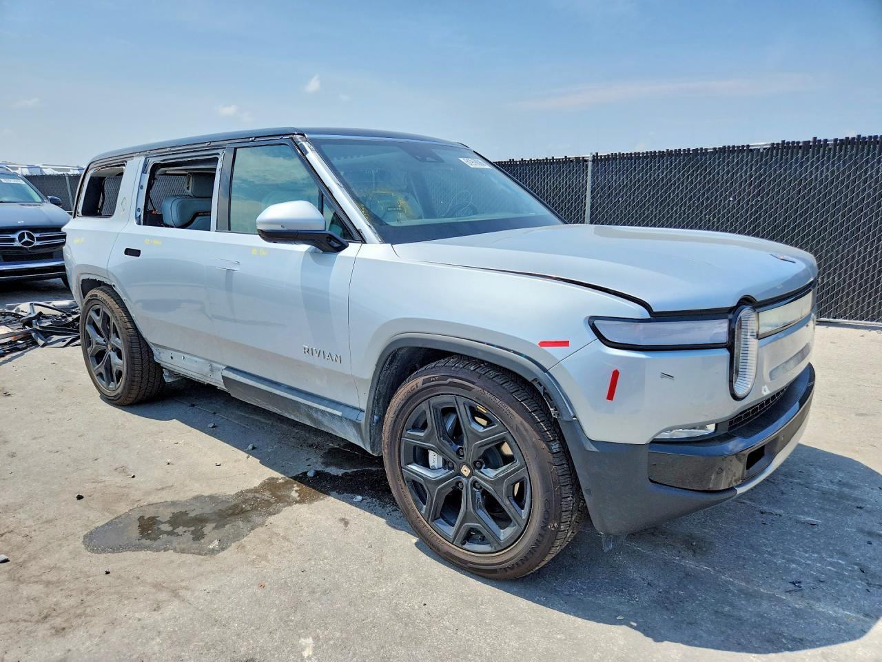 2024 Rivian R1S Adventure - Фото 4