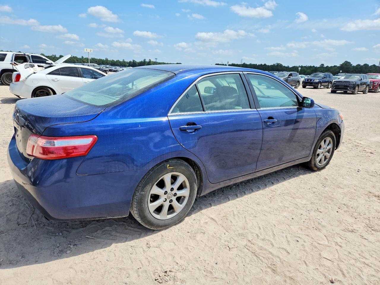 2009 Toyota Camry Le - Фото 3