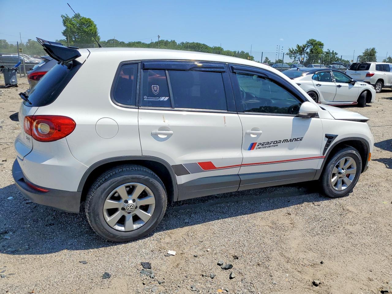 2010 Volkswagen Tiguan S - Фото 3