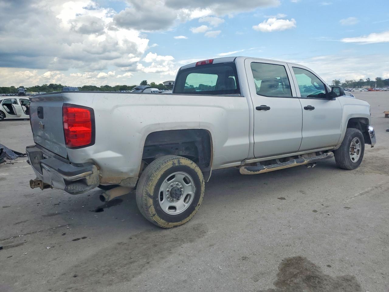 2017 Chevrolet Silverado C2500 Heavy Duty - Image 3