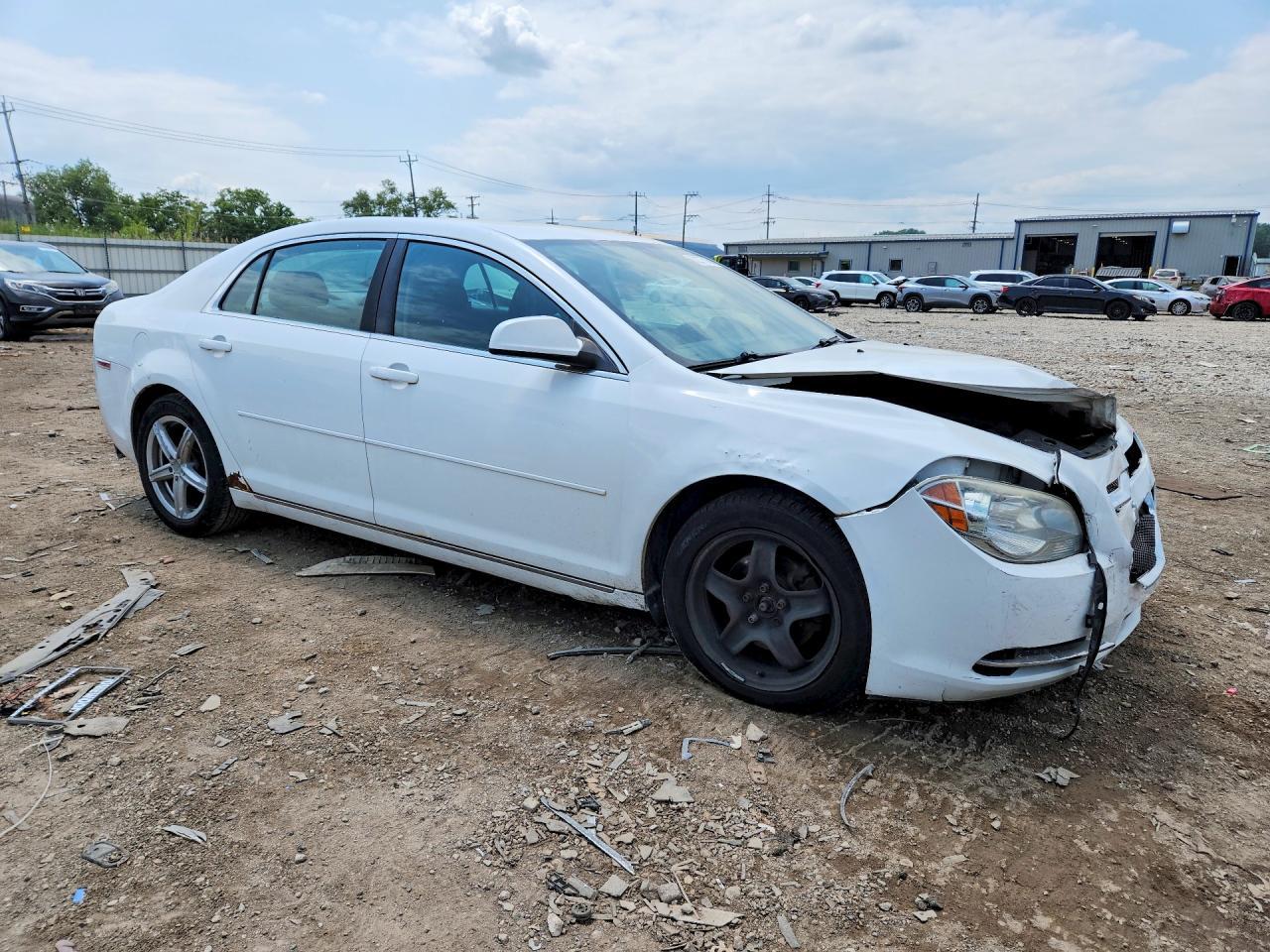 2010 Chev Malibu - Фото 4