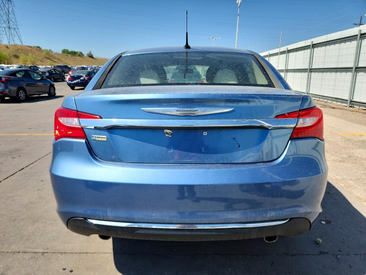 2011 Chrysler 200 Touring - Image 6