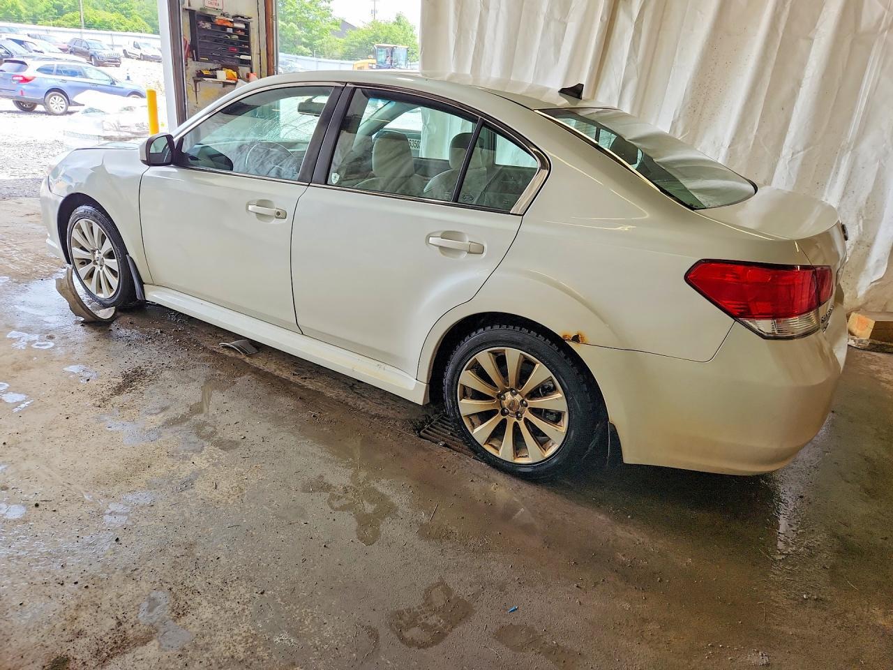 2012 Subaru Legacy 2.5I Limited - Фото 2