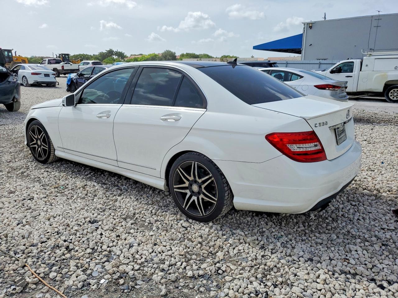 2014 Mercedes-Benz C 250 - Image 2