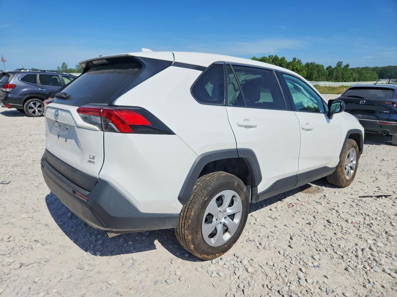 2024 Toyota Rav4 Le - Фото 3