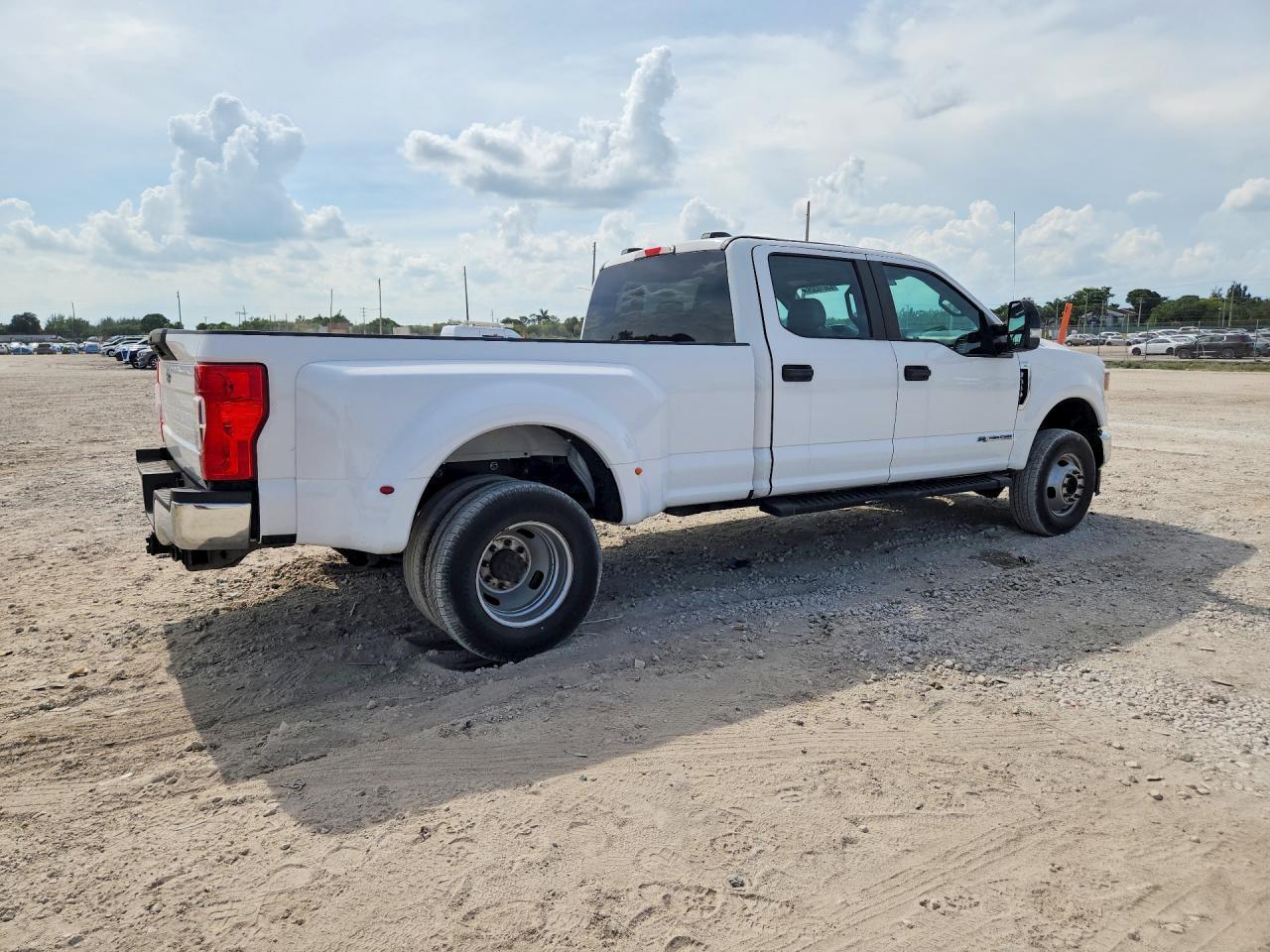 2020 Ford F350 Super Duty - Фото 3