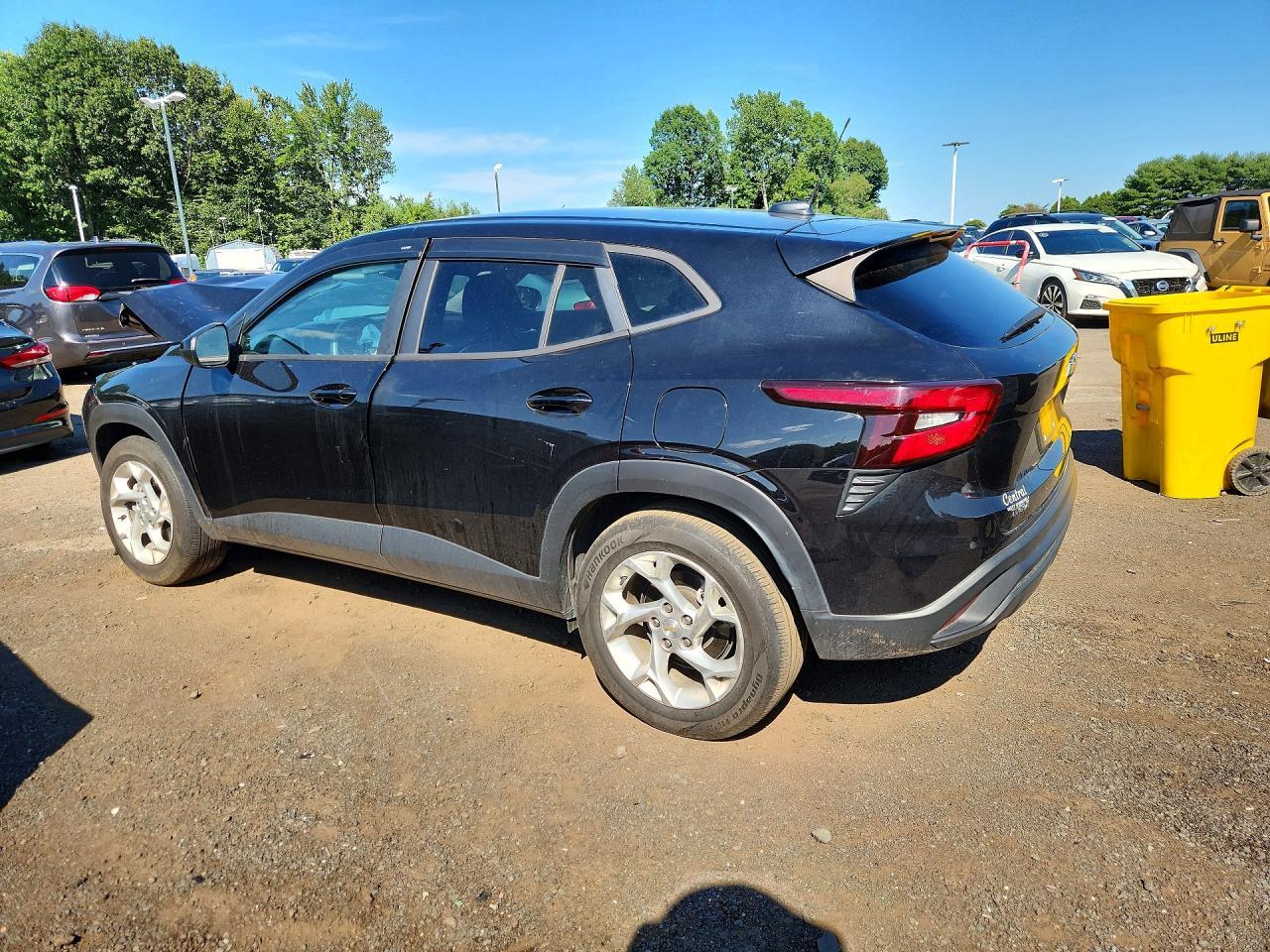 2024 Chevrolet Trax Ls - Фото 2
