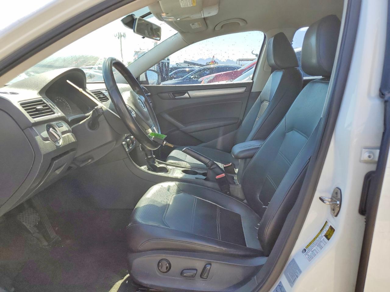 2015 Volkswagen Passat S - Фото 7