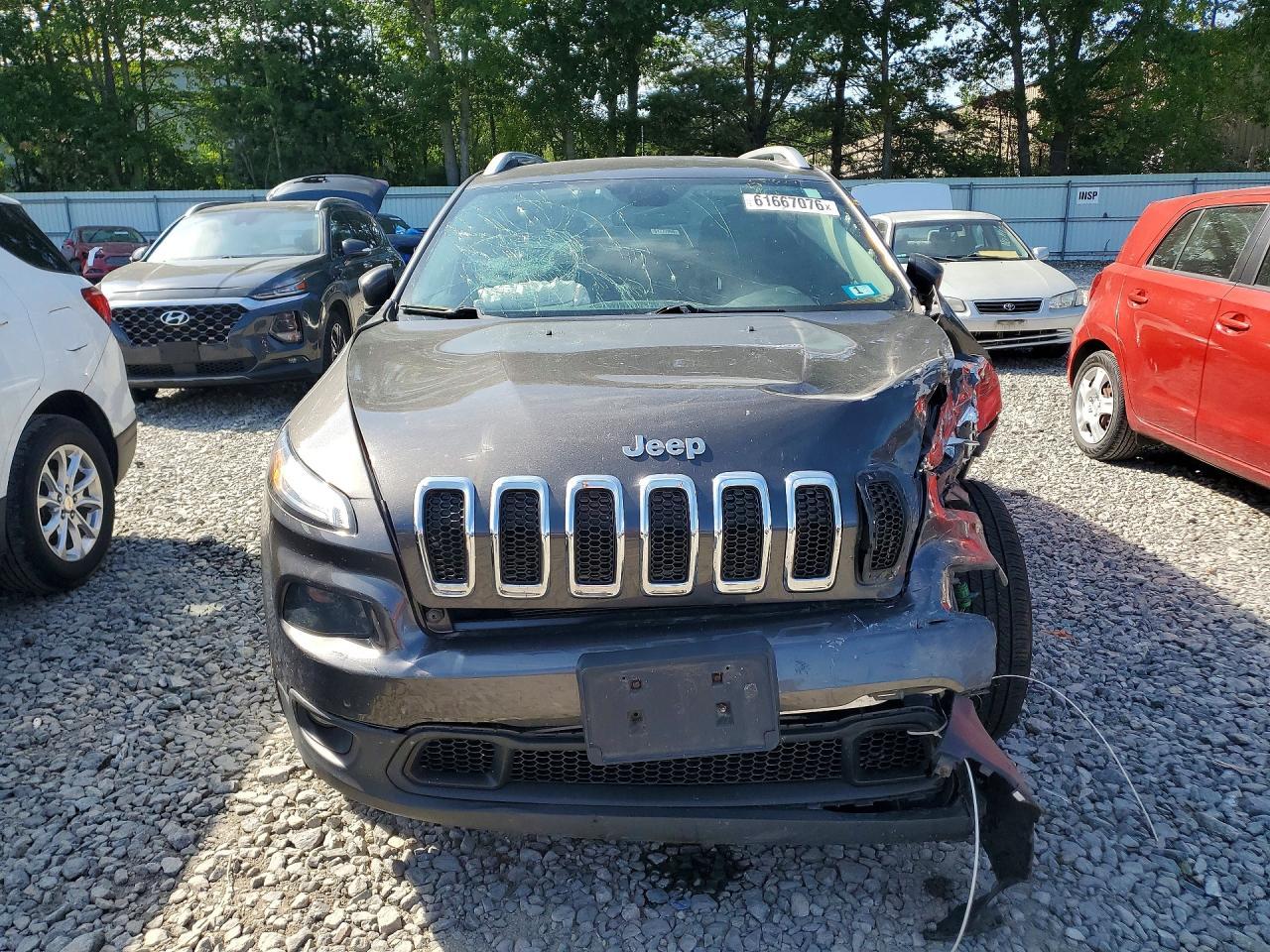 2018 Jeep Cherokee Latitude Plus - Image 5