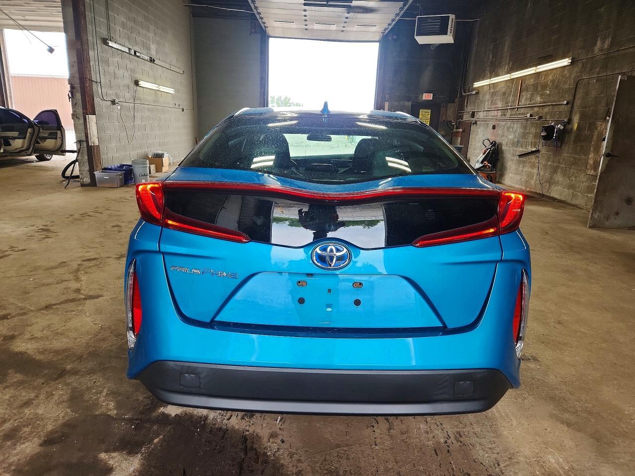 2017 Toyota Prius Prime Premium - Фото 6