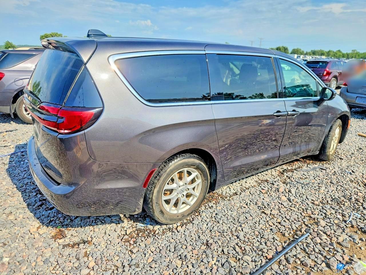 2023 Chrysler Pacifica Touring L - Фото 3