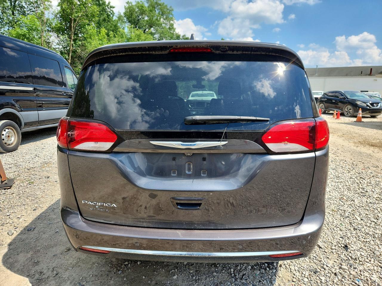 2018 Chrysler Pacifica Touring L - Image 6