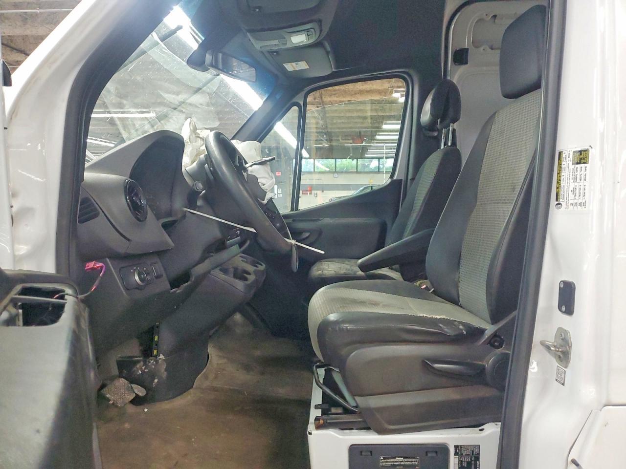2021 Mercedes-Benz Sprinter 2500 - Image 7