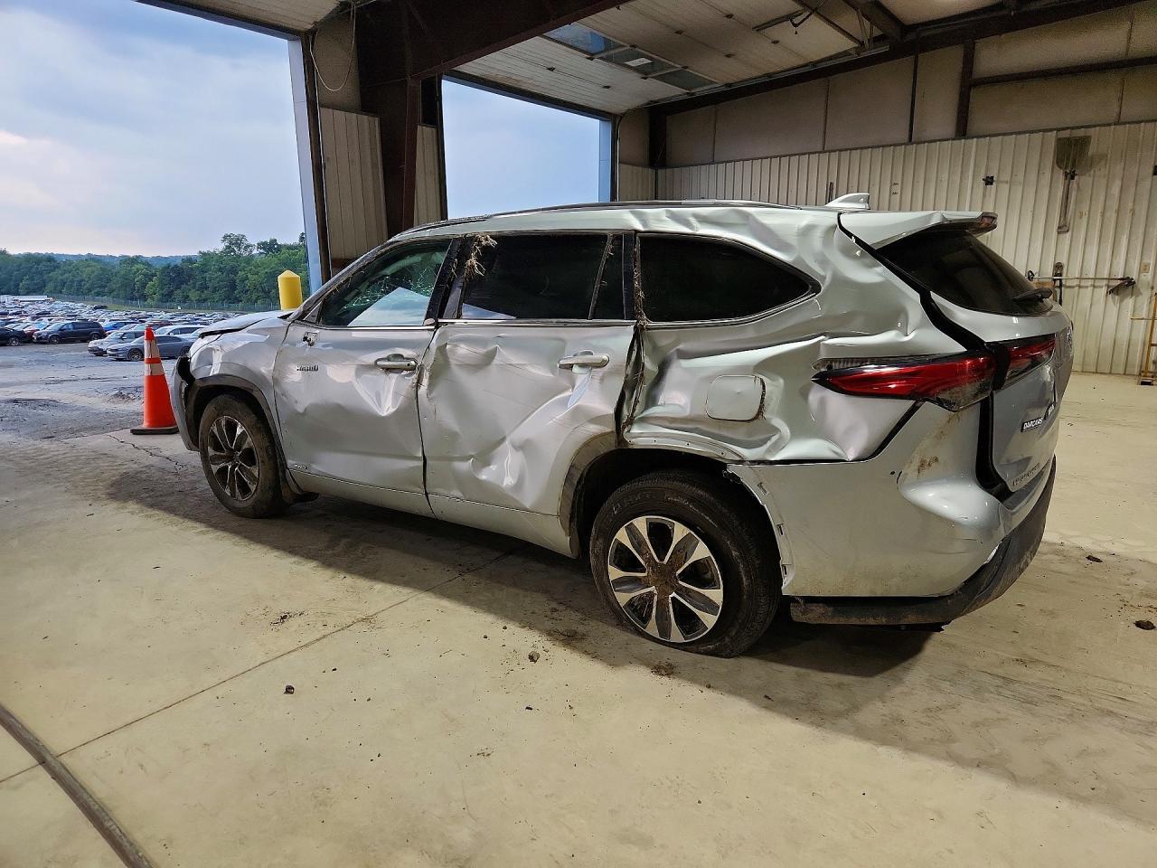 2021 Toyota Highlander Hybrid Xle - Фото 2