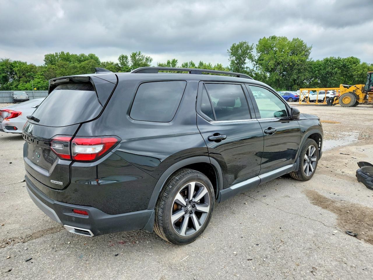 2024 Honda Pilot Touring - Image 3
