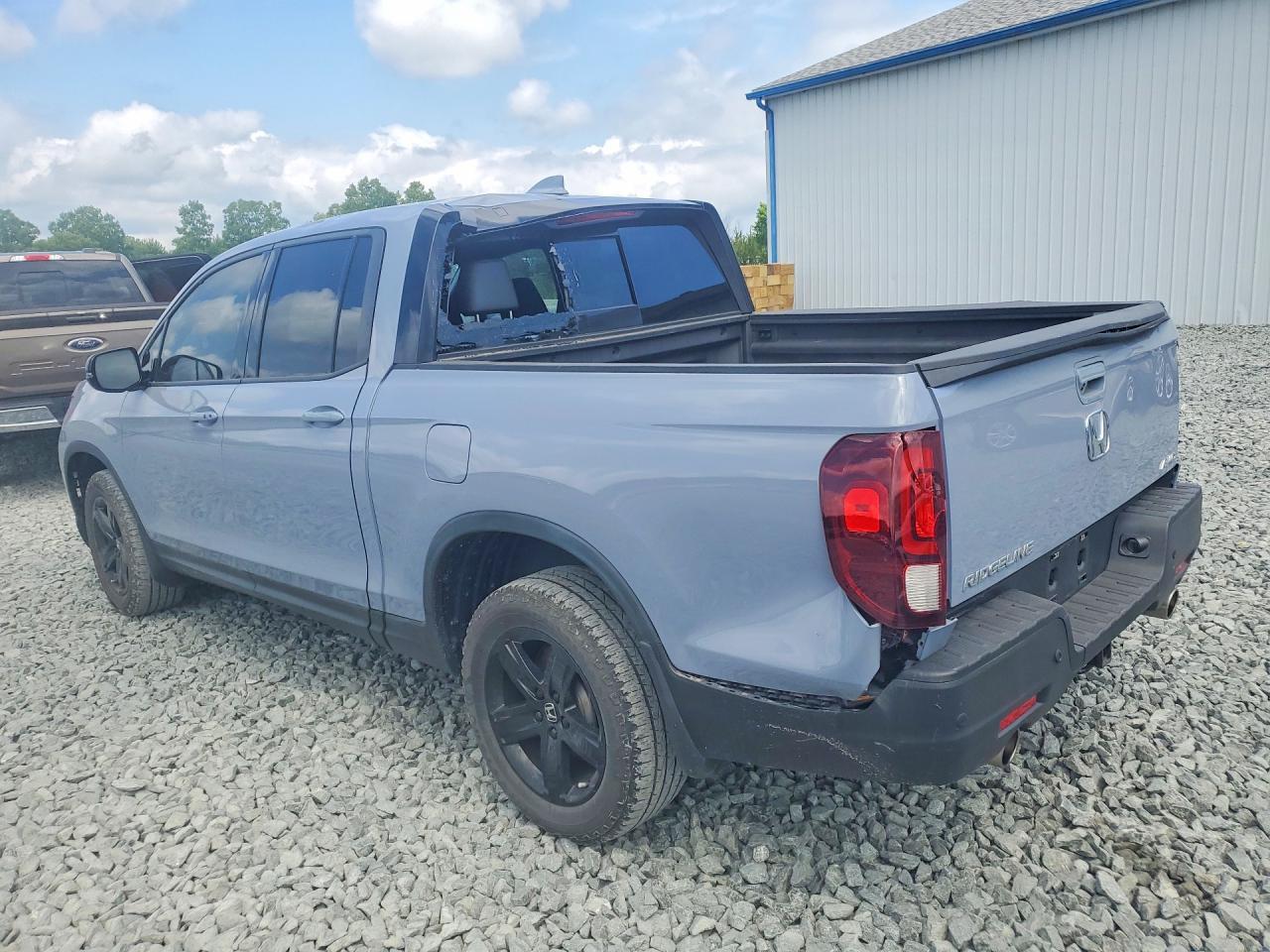 2023 Honda Ridgeline Black Edition - Image 2