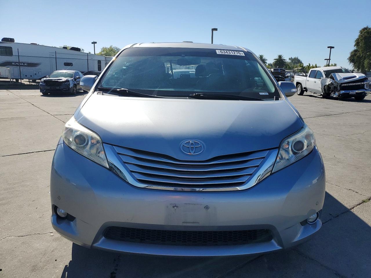 2014 Toyota Sienna Limited 7-Passenger - Image 5
