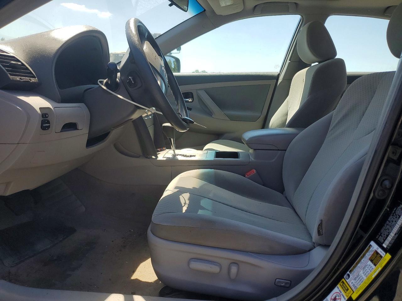 2009 Toyota Camry Le - Image 7