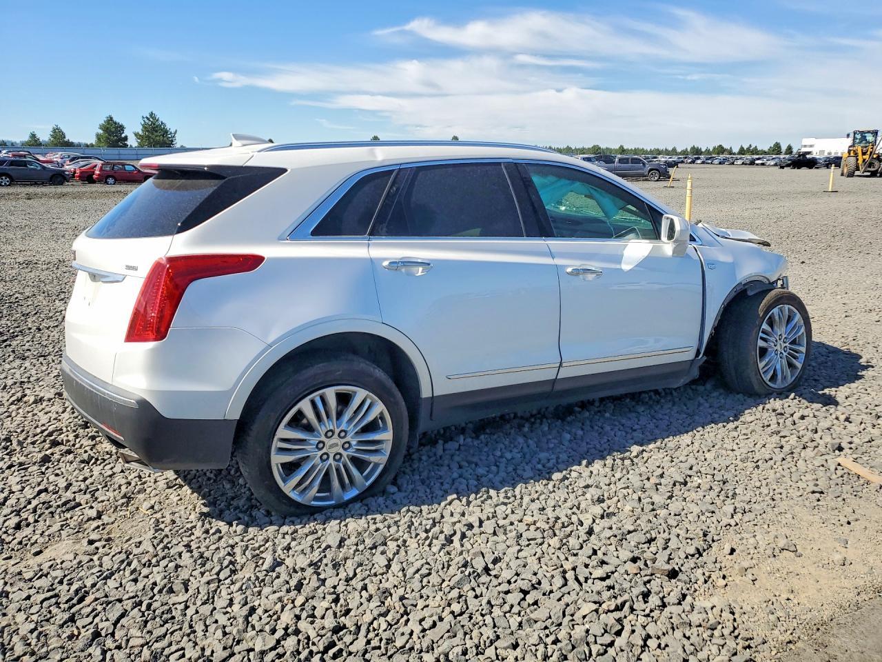 2017 Cadillac Xt5 Premium Luxury - Image 3