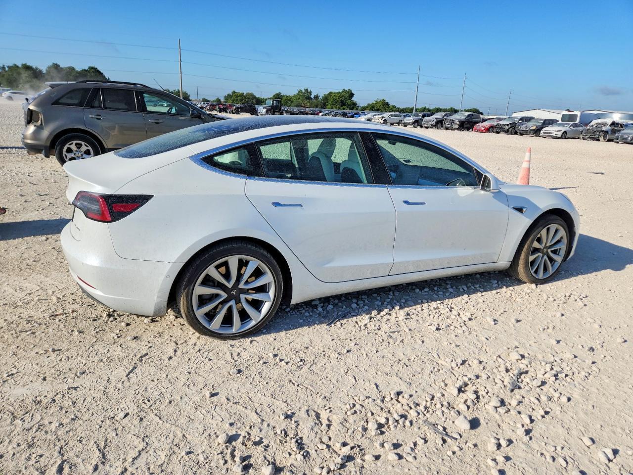 2019 Tesla Model 3 - Фото 3