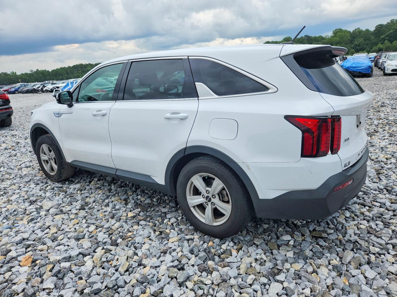 2022 Kia Sorento Lx - Image 2