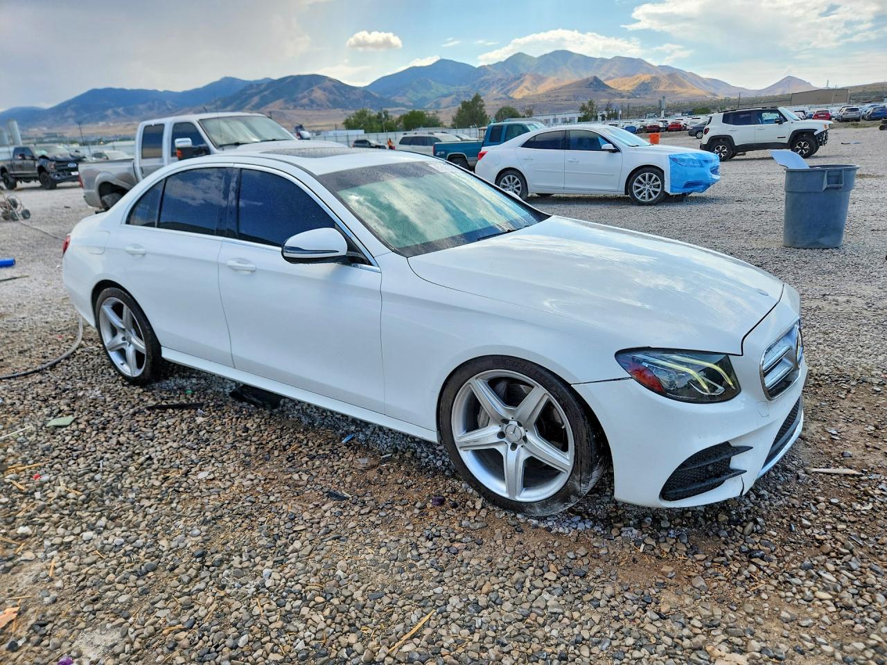 2017 Mercedes-Benz E 300 4Matic - Фото 4