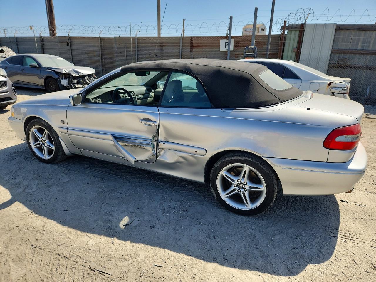 2000 Volvo C70 Turbo - Фото 2
