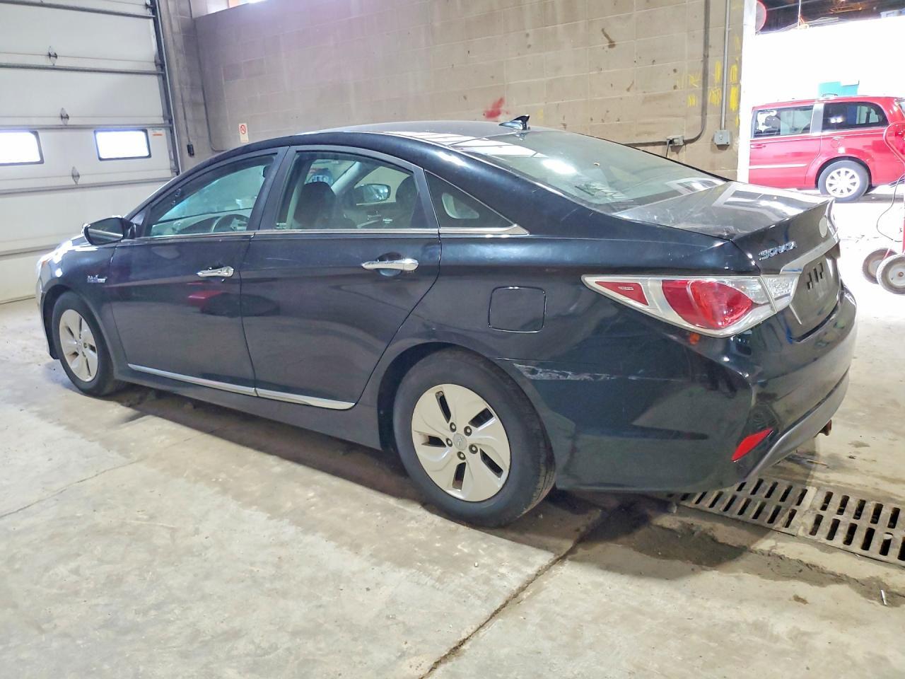 2013 Hyundai Sonata Hybrid - Image 2