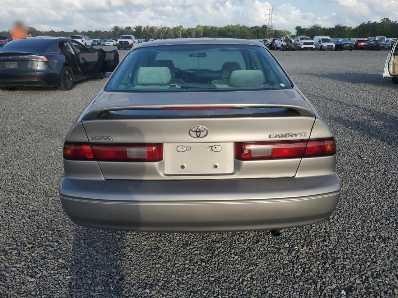 1999 Toyota Camry Le - Фото 6