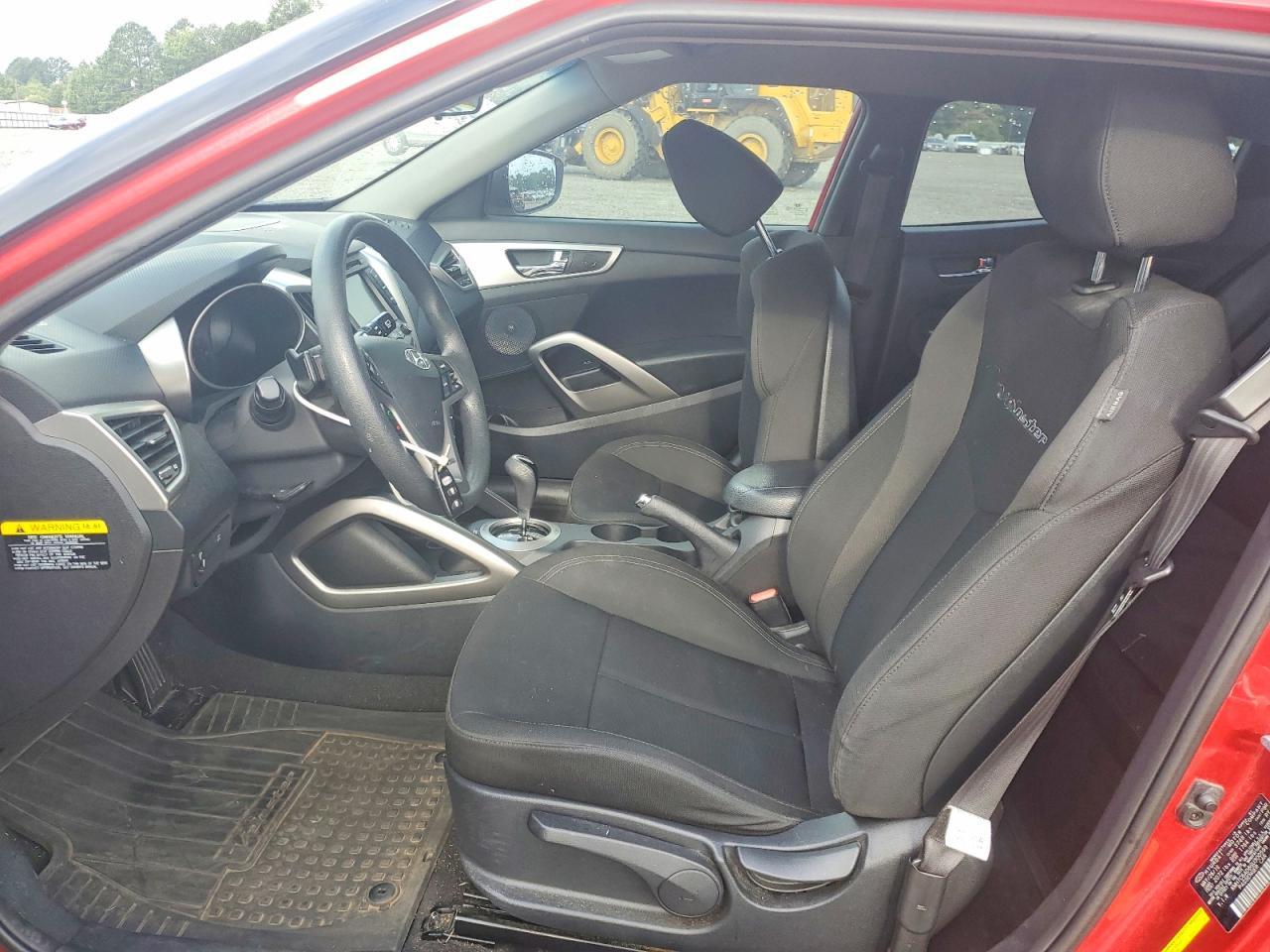 2016 Hyundai Veloster Base - Image 7