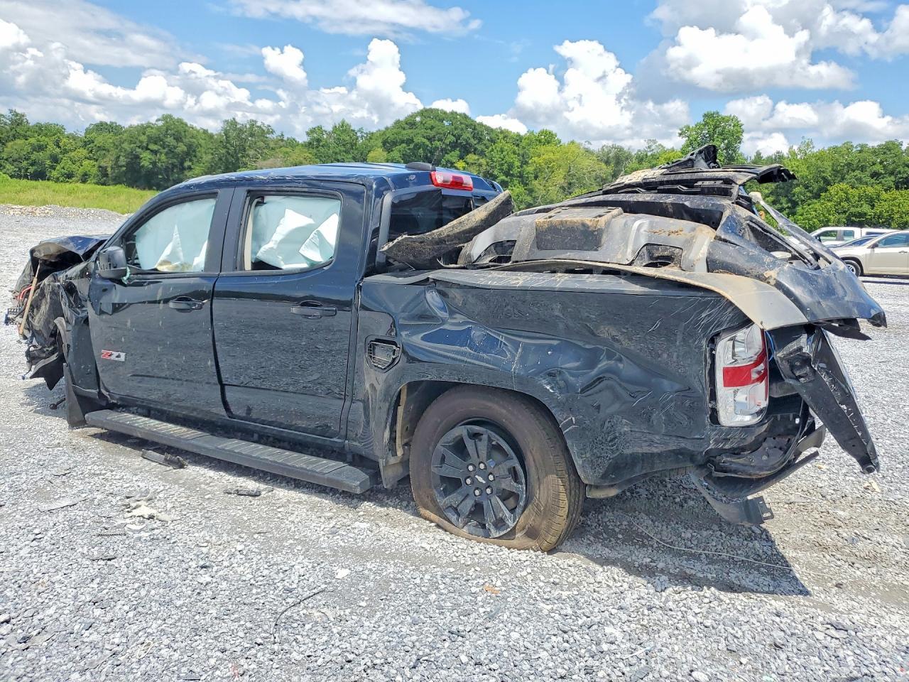2022 Chevrolet Colorado Z71 - Image 2