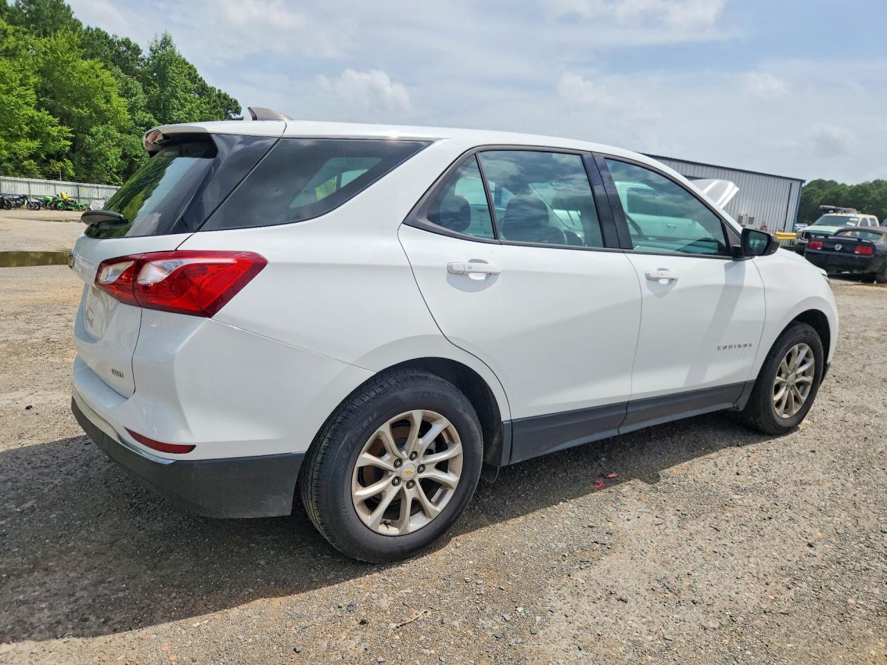 2018 Chevrolet Equinox Ls - Фото 3
