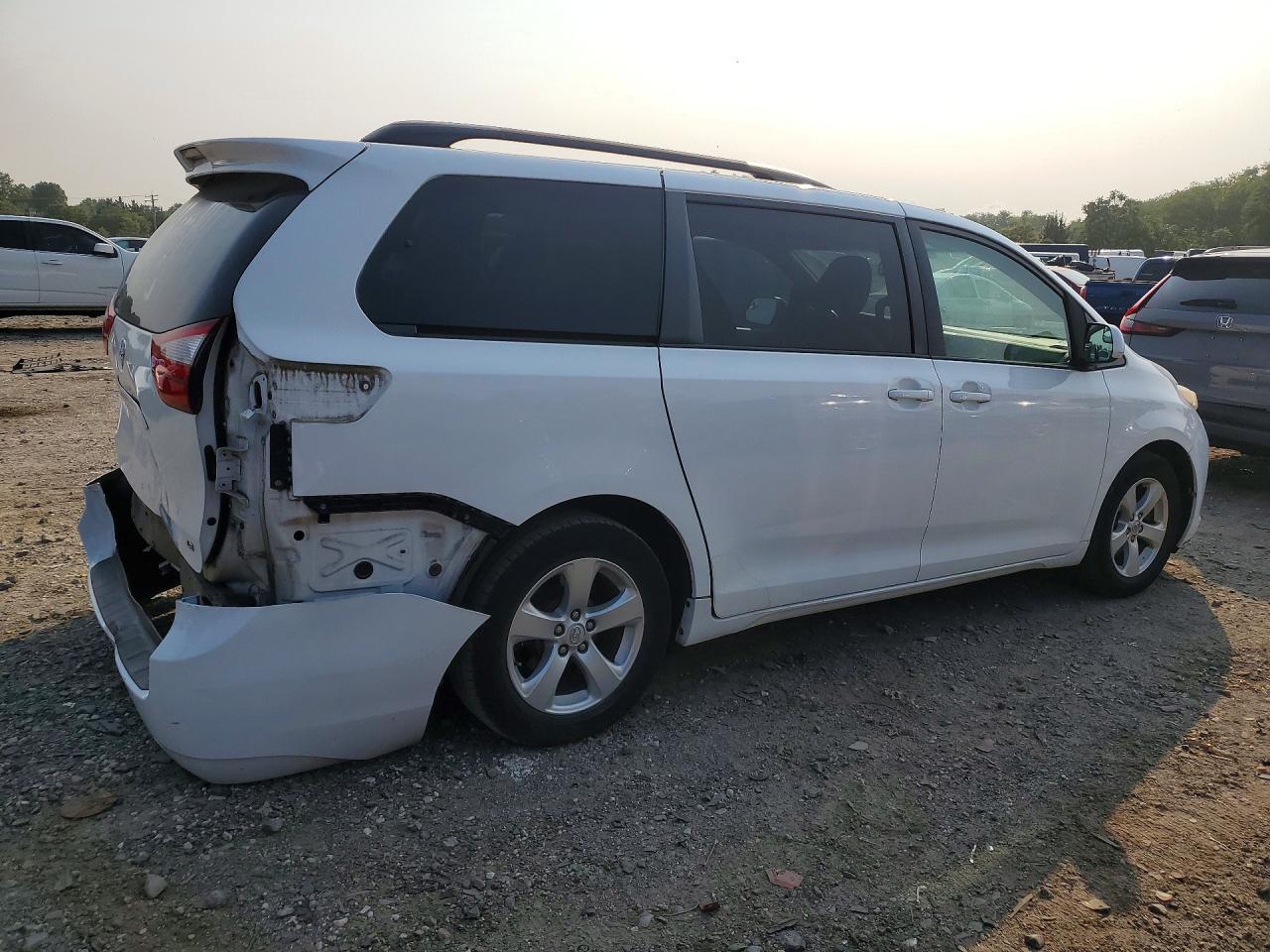 2016 Toyota Sienna Le - Фото 3