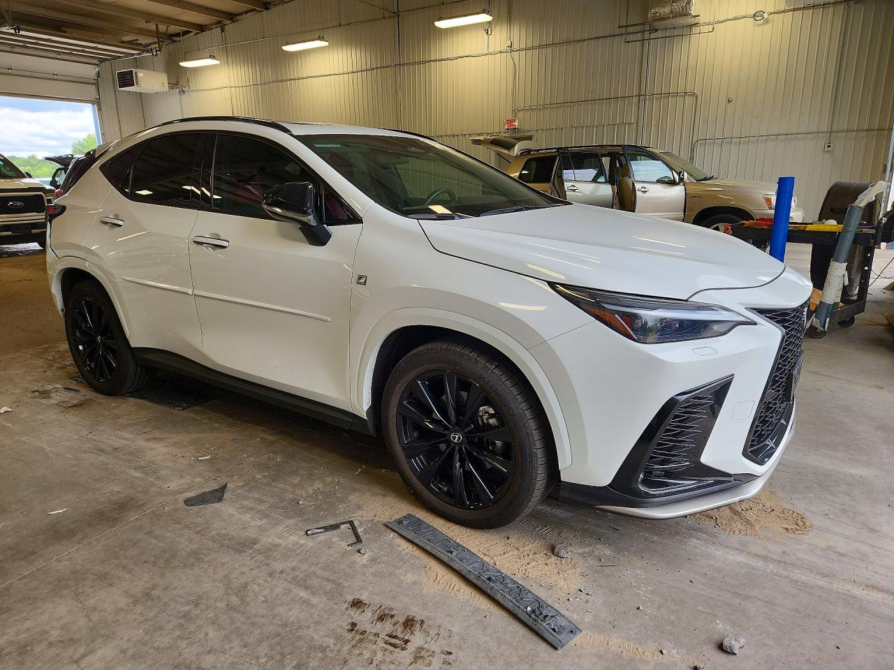 2023 Lexus Nx 350 - Image 4