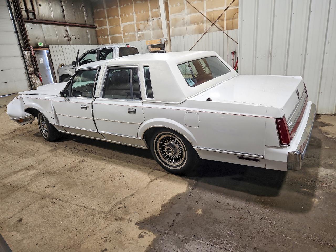 1998 Lincoln Town Car Executive - Фото 2
