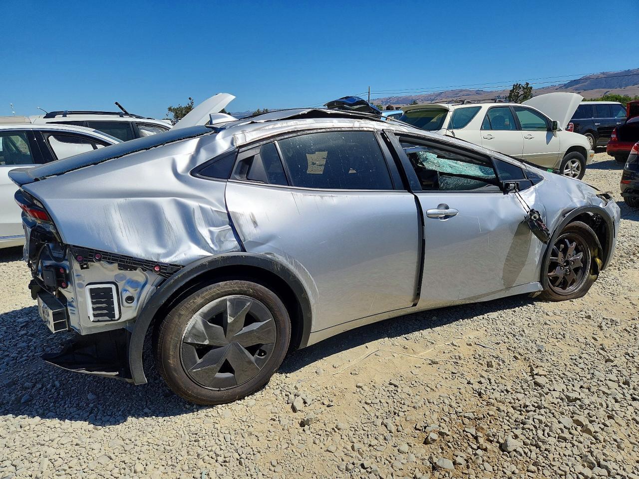 2025 Toyota Prius Le - Image 3