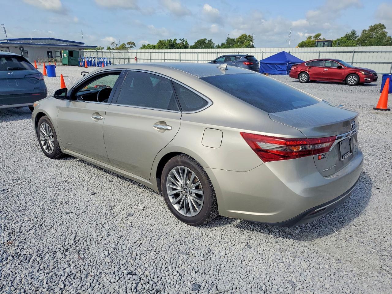 2016 Toyota Avalon Hybrid Limited - Фото 2